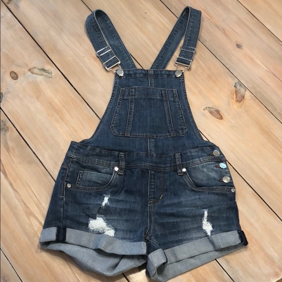 Jean Overall Coverall Shorts 😍 dollhouse - Picture 2 of 6